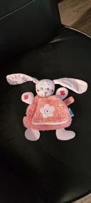 Peluche doudou lapin rose avec activités