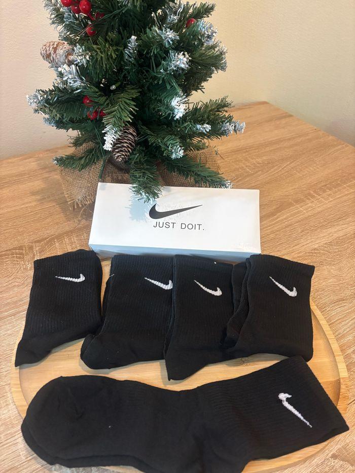 Lot 5  pairs chaussettes Nike - photo numéro 2