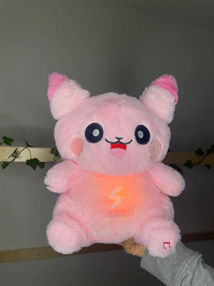 Peluche lumineuse Pokémon Pikachu qui respire - photo numéro 4