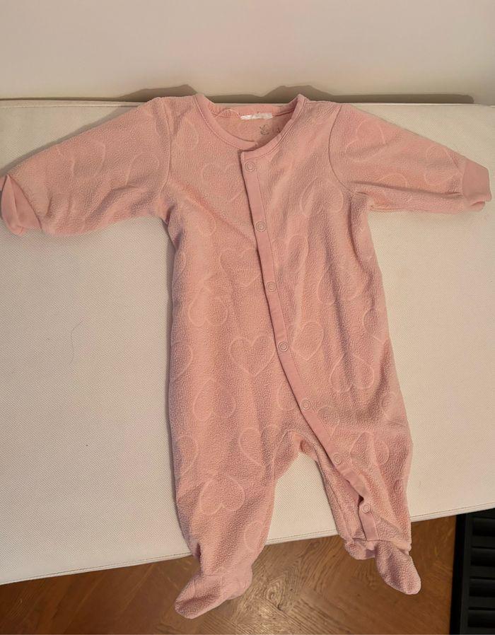 Pyjama rose avec motif cœur taille 3 mois - photo numéro 1