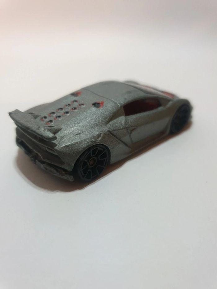 Hot Wheels 2013 Lamborghini Sesto Elemento Grise - 1/64 - photo numéro 7