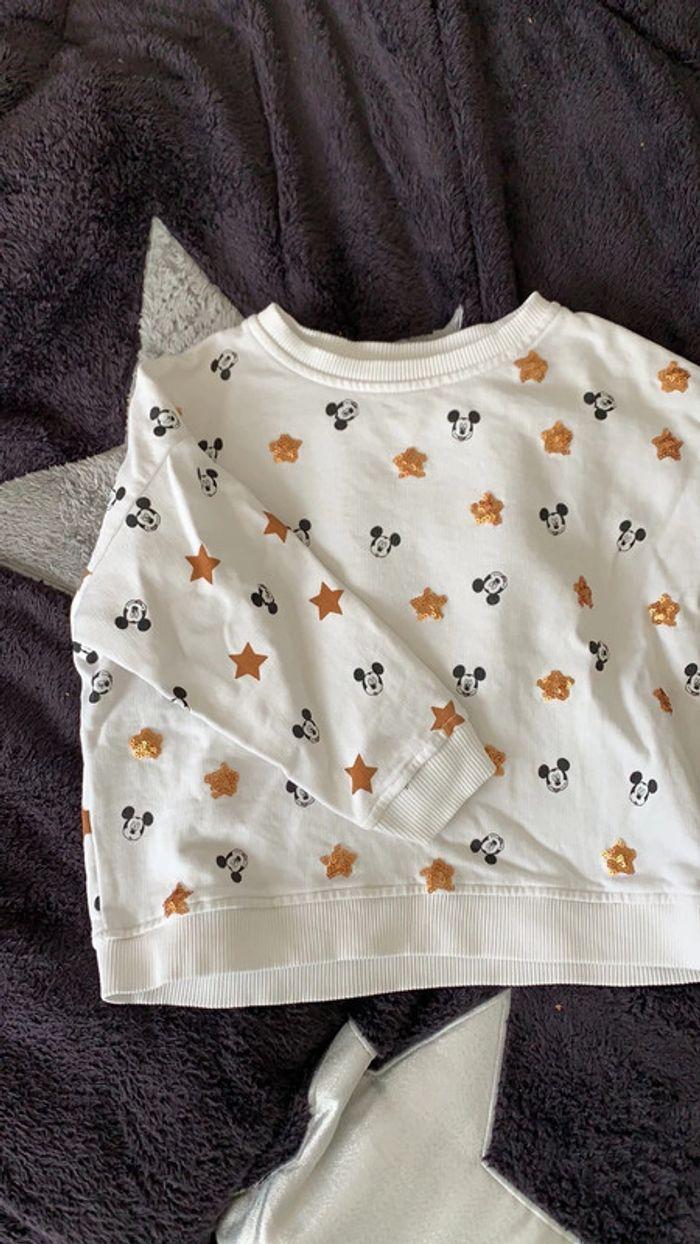 Sweat Mango kids, Disney imprimé Mickey et étoile dorées, 5 ans, en bon état - photo numéro 2