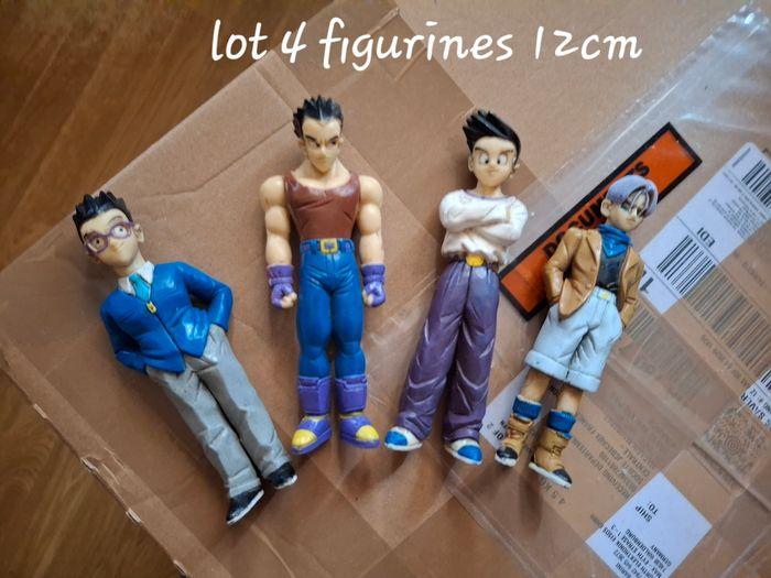 Lot de 4 figurines - photo numéro 1