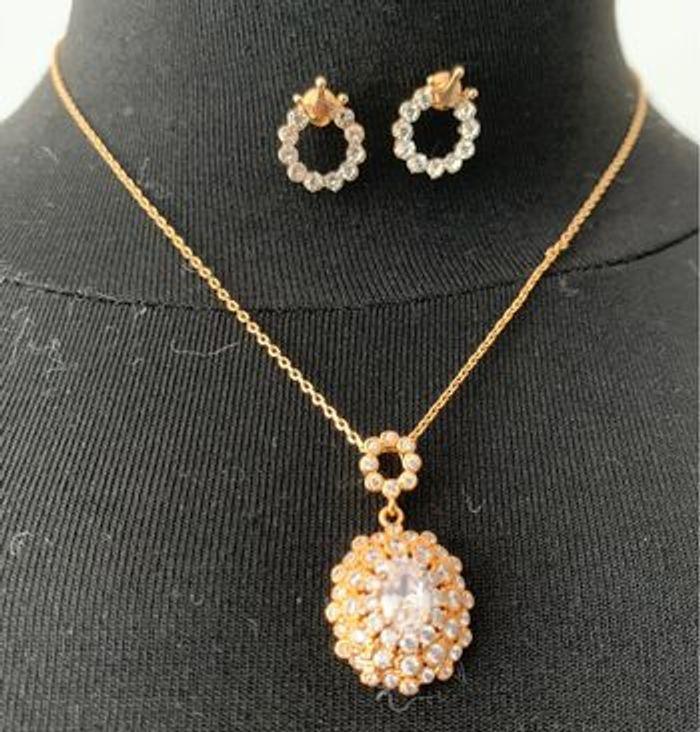 Ensemble Collier et boucles d’oreilles avec strass - photo numéro 3