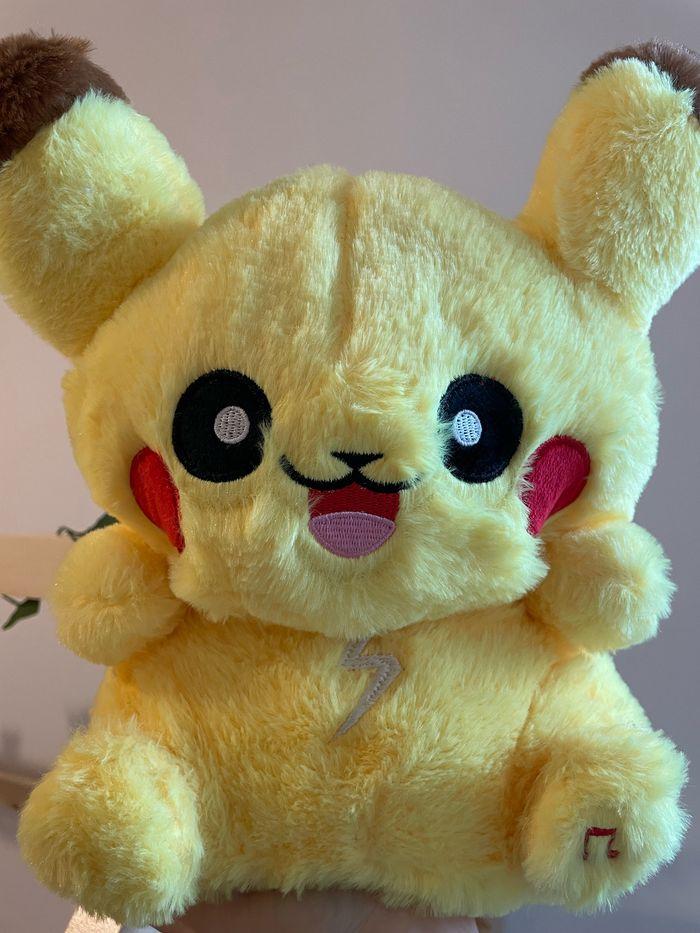 Peluche respirante lumineuse Pokémon Pikachu - photo numéro 6