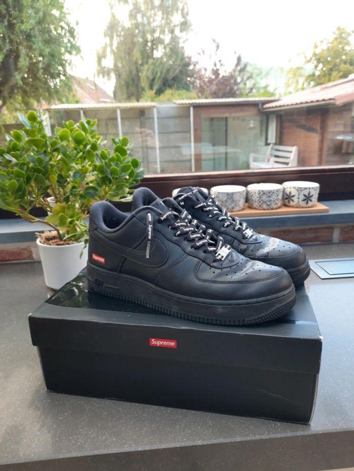 Chaussures Nike Air Force One x Supreme Noir Taille 44 - photo numéro 2