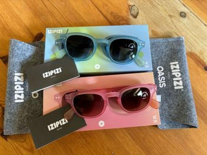 2 Paires de Lunettes de Soleil Izipizi Neuves - Rose et Bleue - photo numéro 4