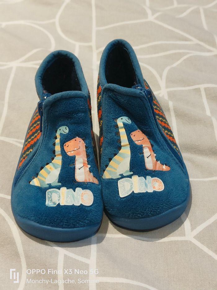 Chaussons dino mixte pointure 21 à 0€50 -50% dès 2 achetés - photo numéro 1