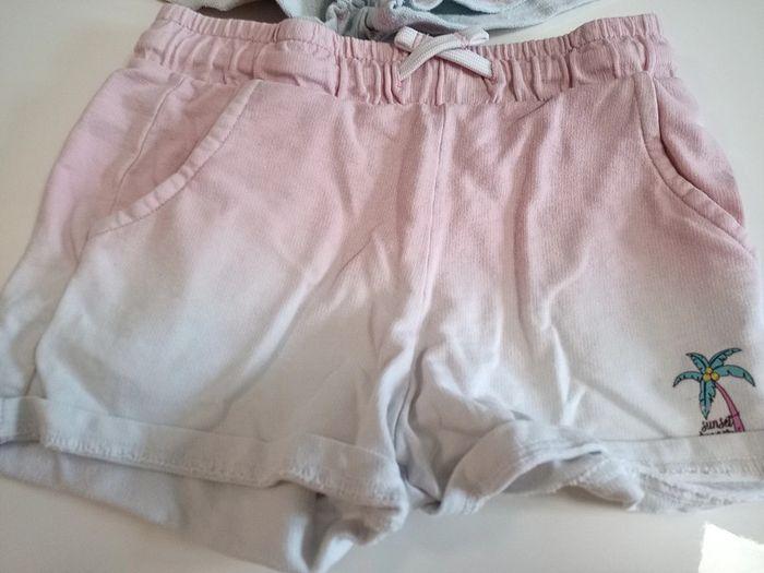 Lot de 2 shorts fille 8ans tbe - photo numéro 2