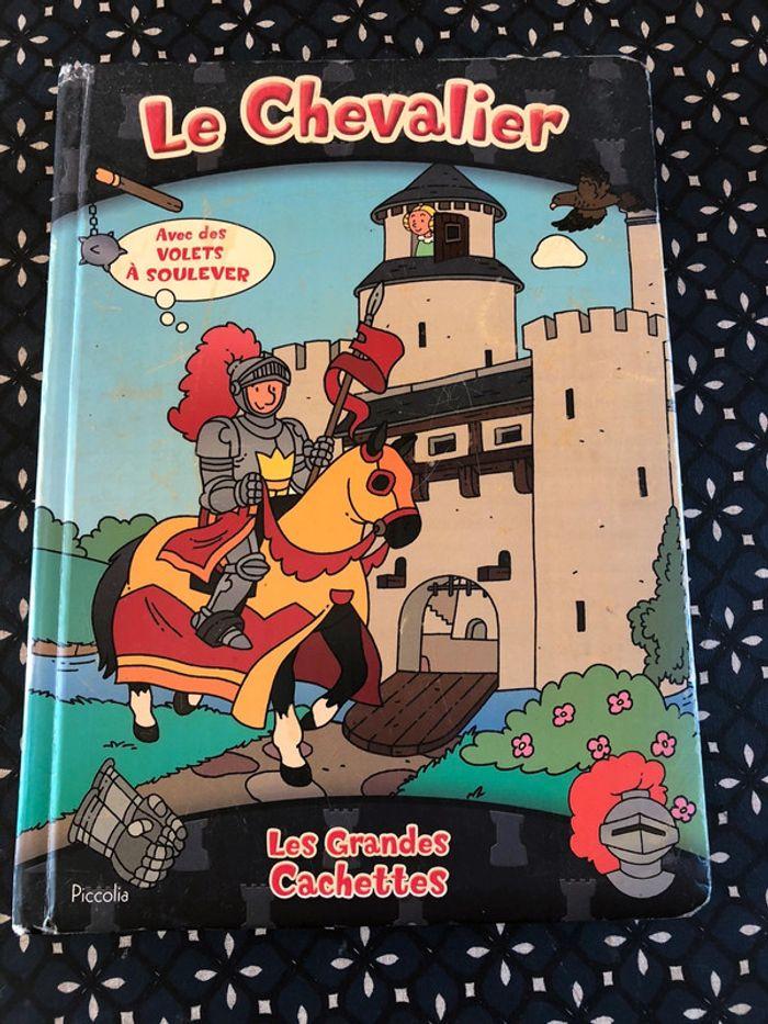 Livre Les grandes cachettes Les Chevaliers - photo numéro 1