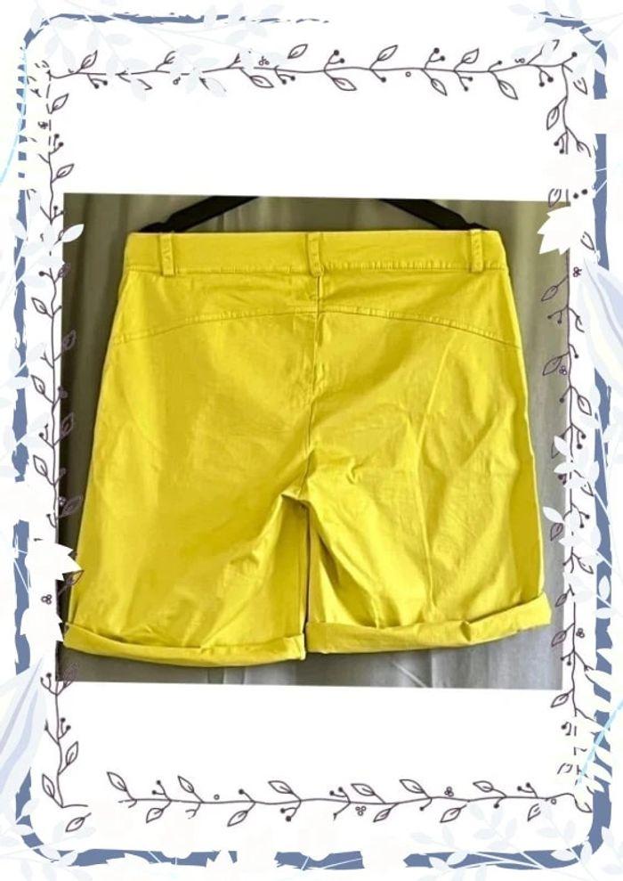 Short jaune - photo numéro 2