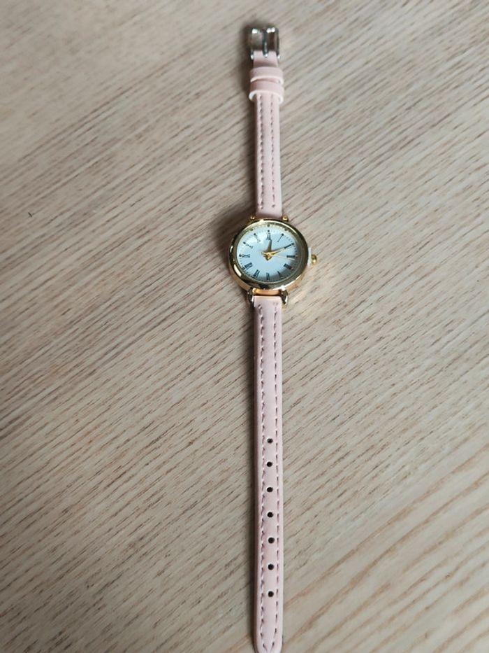 Petite montre rose style vintage, femme - photo numéro 3