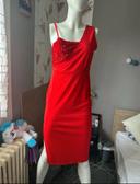 Robe mi-longue fendue rouge