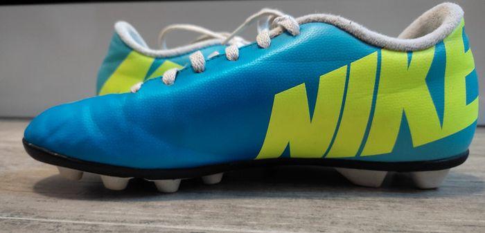 Chaussures de foot Nike taille 36 - photo numéro 4