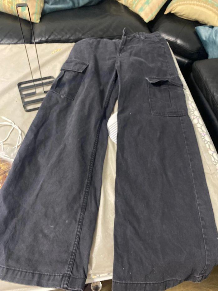 Pantalon jean à jambes larges. Baggy. Jean évasé . Bershka. Taille 36. - photo numéro 3