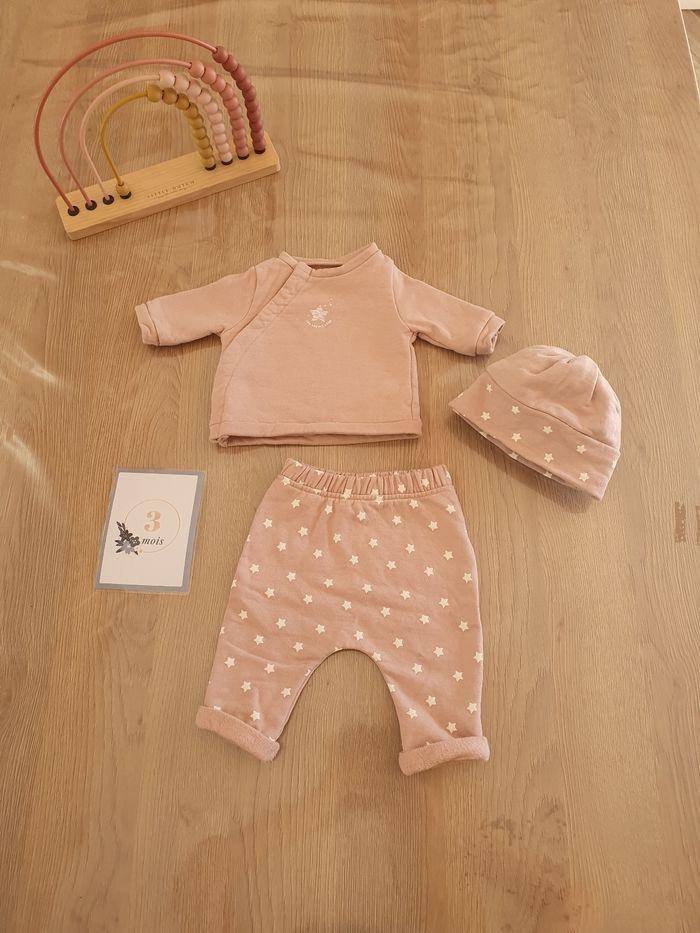 Ensemble naissance rose vertbaudet 3 mois étoile pantalon gilet et bonnet
#lilice223_troismois - photo numéro 1