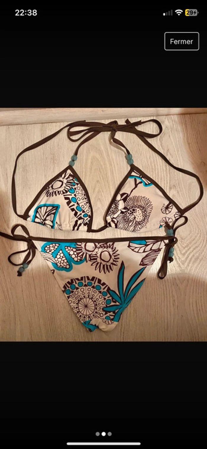 Superbe bikini à motifs bleu marron et blanc - photo numéro 3