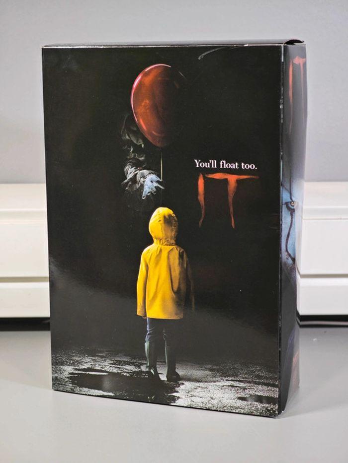 Figurine IT / Ça : Pennywise/ Gripsou 19cm neuve avec boîte - photo numéro 1