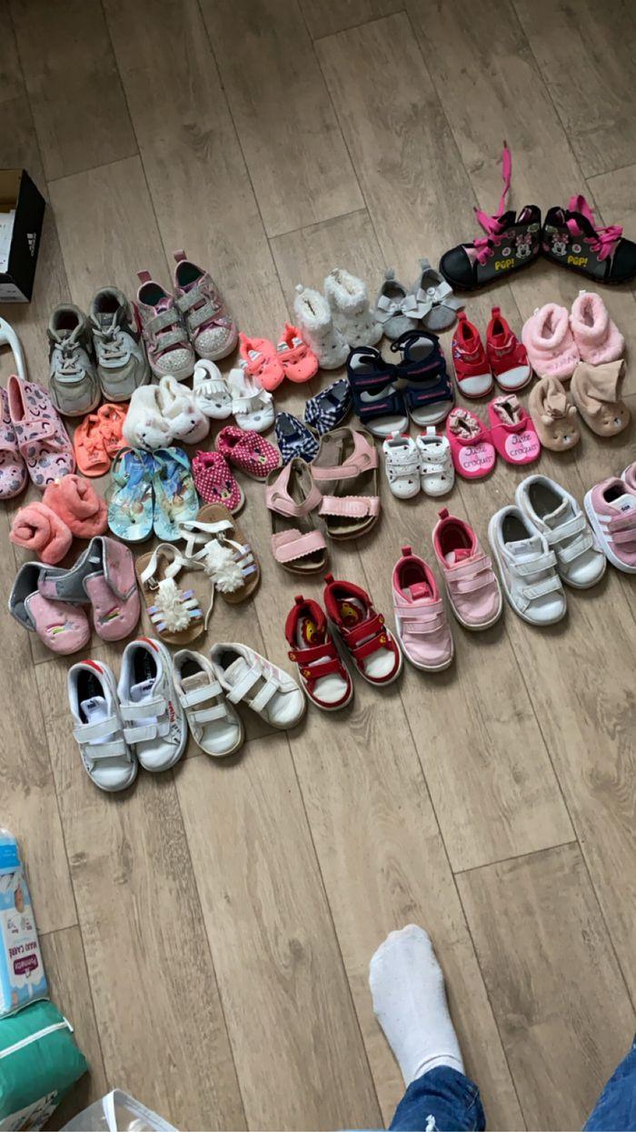 Chaussons et chaussures de la naissance à taille 26 vêtement 9,18 et 24 mois dont 4 vestes neuves - photo numéro 3