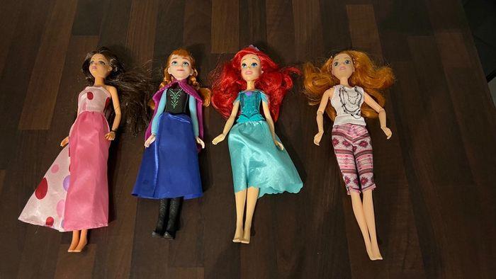 Lot de 4 poupées parfait état dont 2 princesse disney Anna et ariel et une musical - photo numéro 1