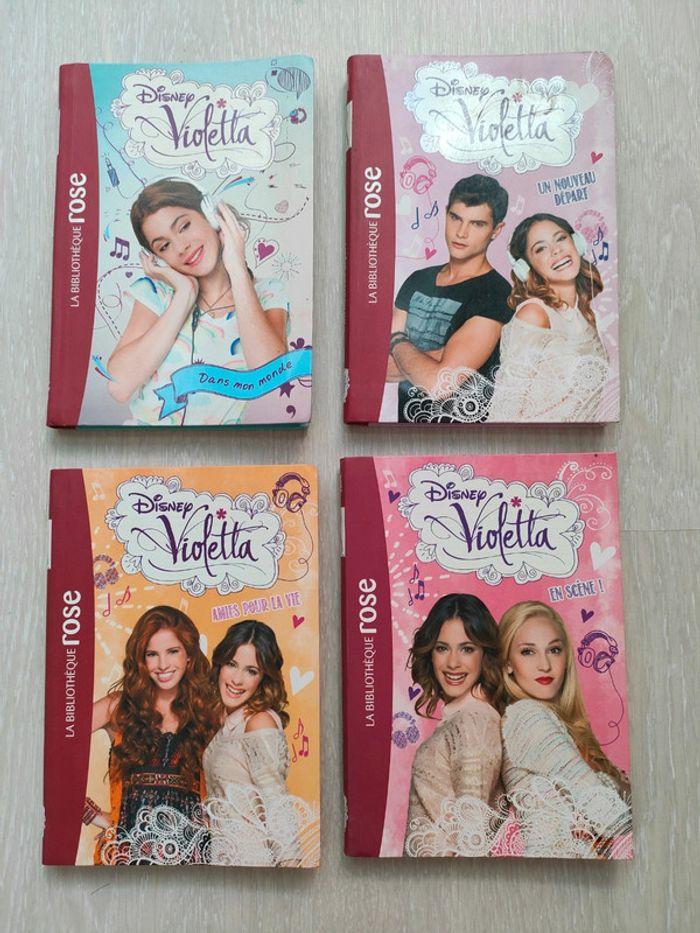 Lot de livres Disney violetta - photo numéro 1