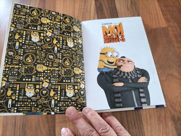 Lot livre Moi moche et méchant 2 et poster minions - photo numéro 5