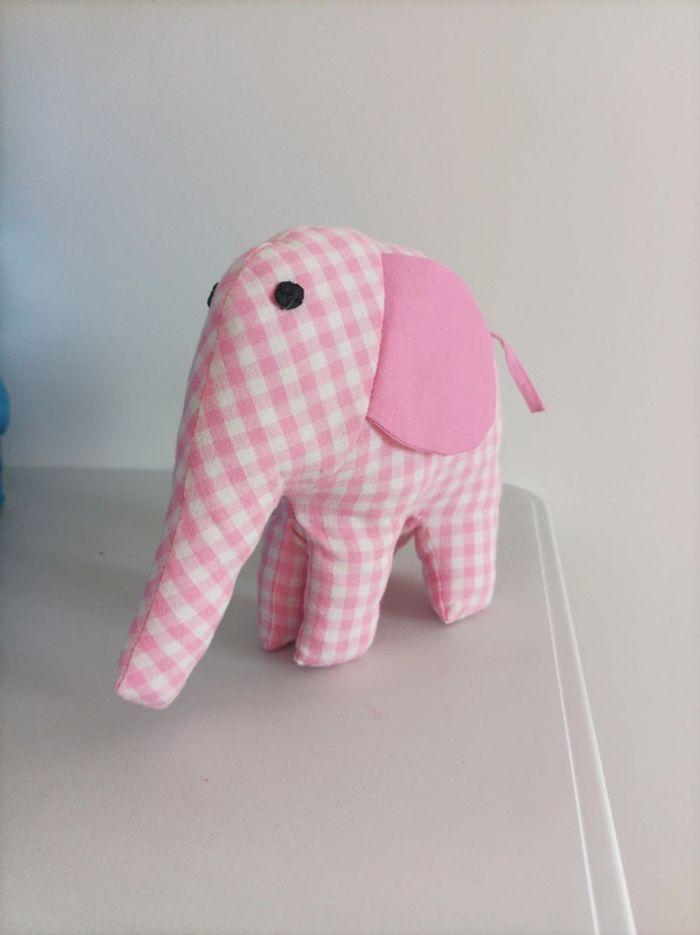 Peluche éléphant rose - photo numéro 1