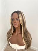 Perruque blonde lace frontal avec frange rideaux