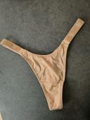 String Victoria's Secret beige avec strass