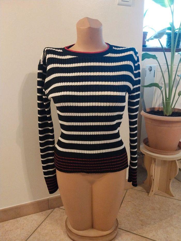 Pull femme manches longue taille xs en tres bon etat - photo numéro 2