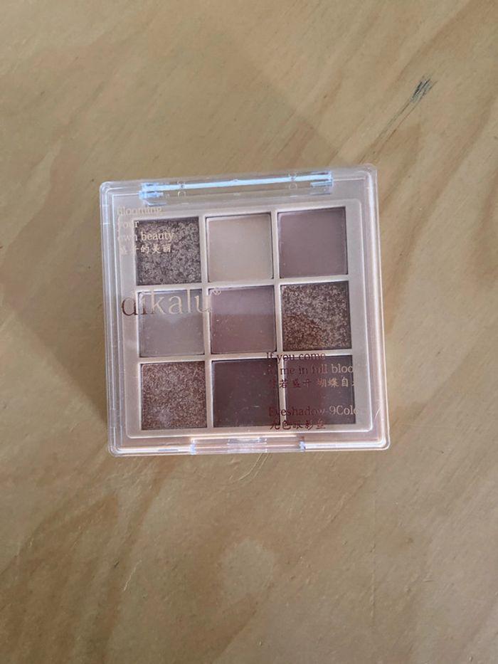 Palette maquillage ombres à paupières neuve Dikalu - photo numéro 1