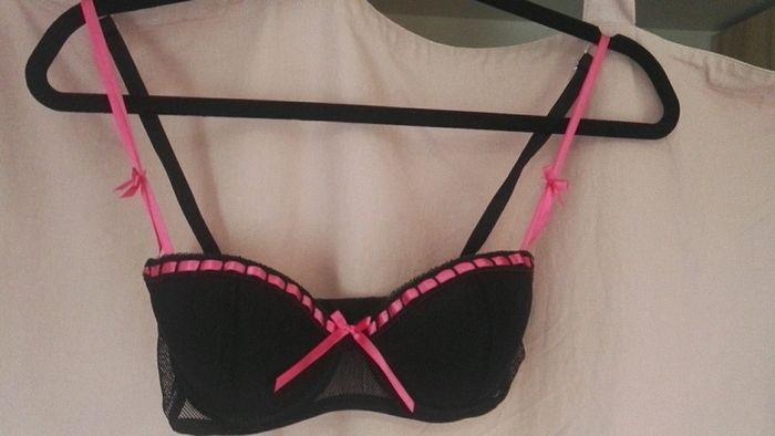 Soutien gorge bretelles et neuds satin rose