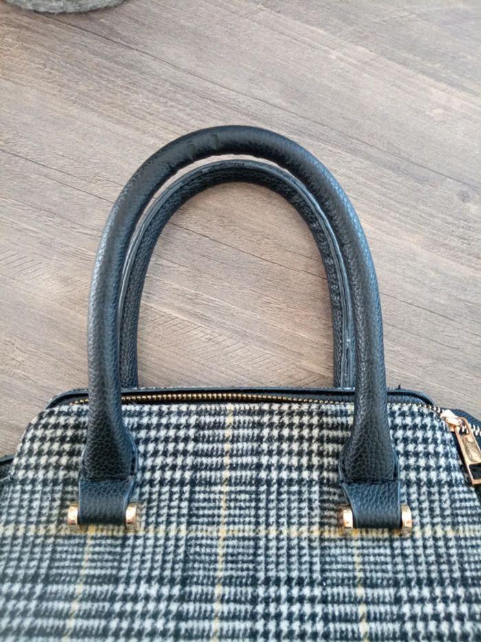 🙋🏼‍♀️Sac à main noir blanc et jaune bon état kiabi - photo numéro 12