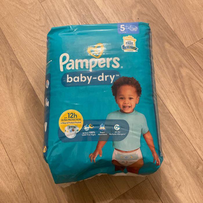 Couches Pampers baby dry