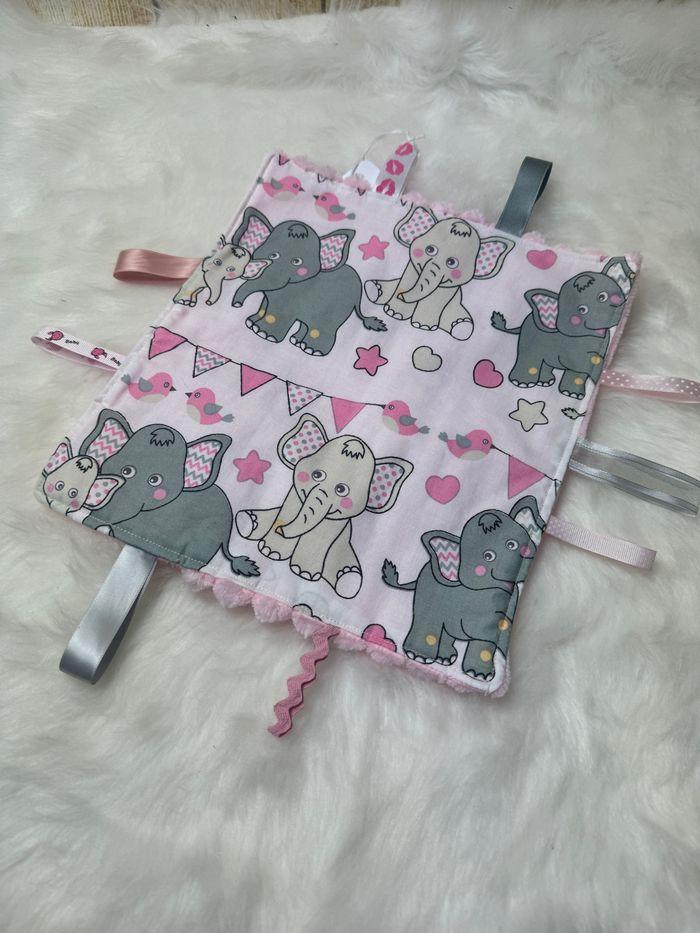 Doudou étiquettes éléphant rose - photo numéro 1