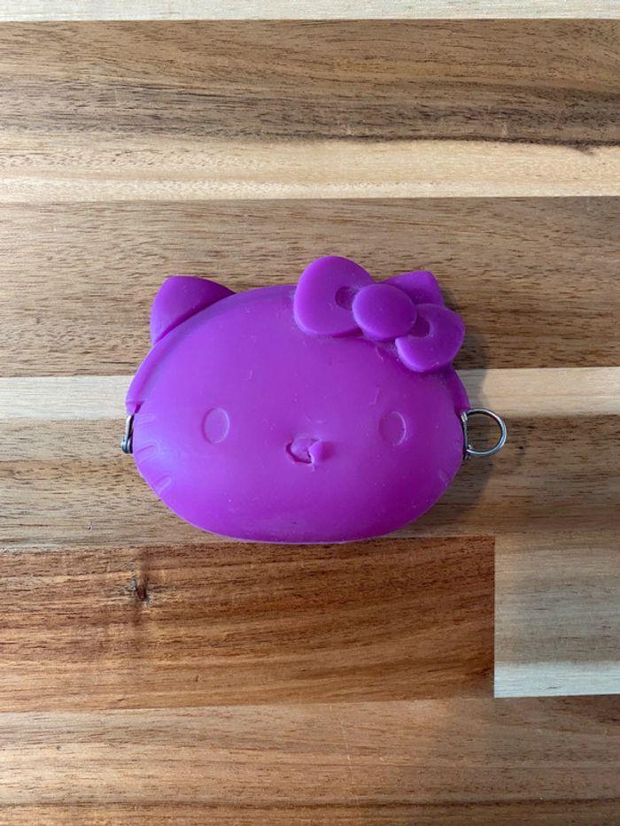 Petit porte-monnaie Hello Kitty en silicone - photo numéro 1