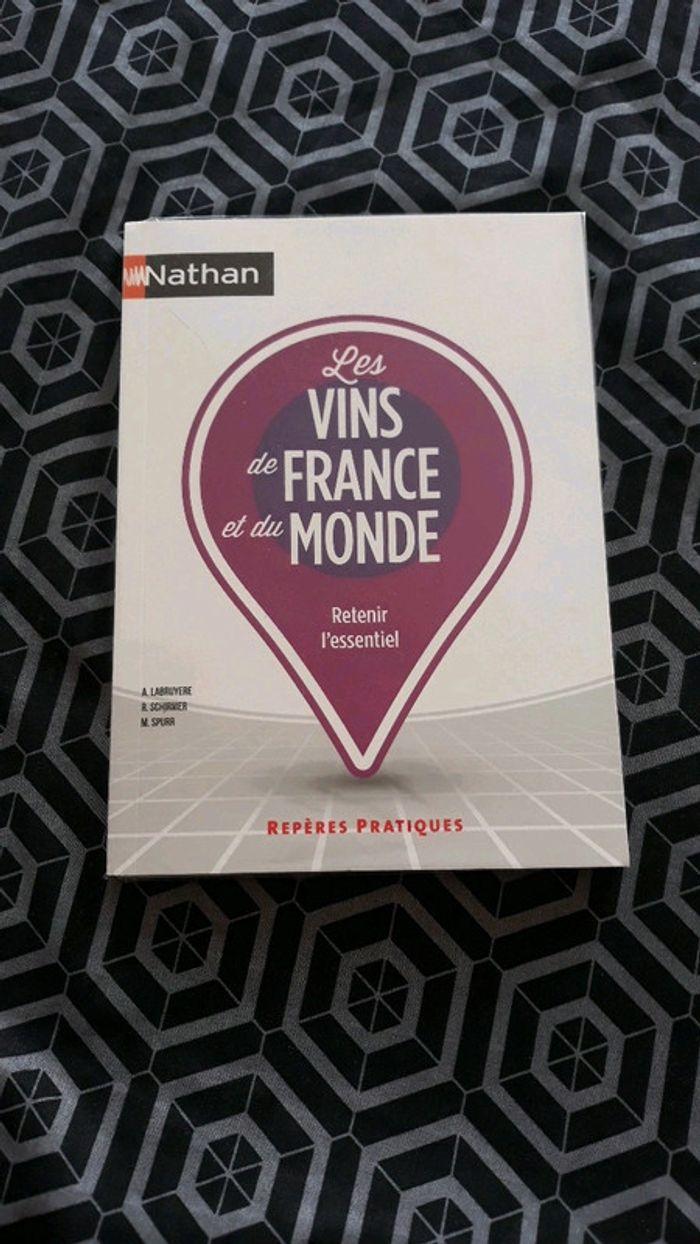 Les vins de france et du monde couvert - photo numéro 1