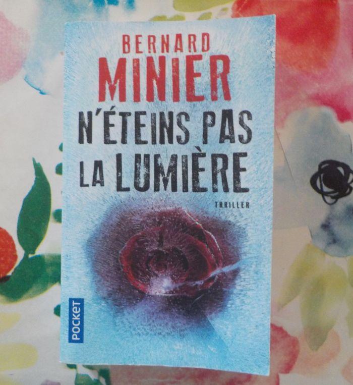 N'ETEINS PAS LA LUMIERE de Bernard MINIER Ed. Pocket - photo numéro 1