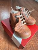 Bottines cuir chaussures bébé neuves Kickers Gazip lacets marron camel beige 19