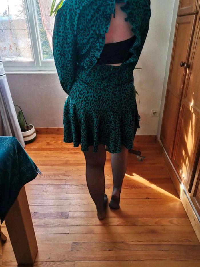 Robe  bleu  verte  léopard dos nu  manches longues - photo numéro 3