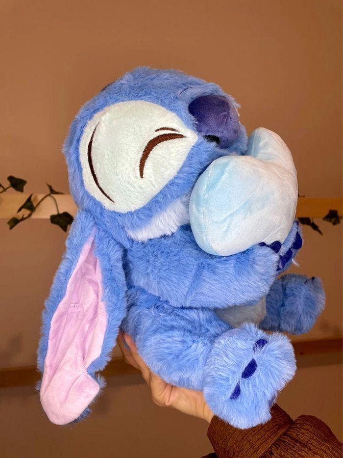 Peluche Disney Stitch avec un Coeur 🩵 - photo numéro 13