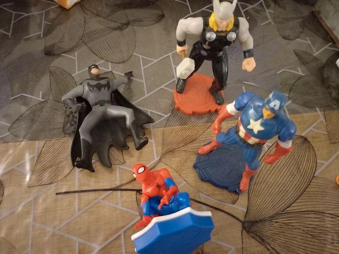 Lot figurines marvel capitaine america spiderman  batman thor