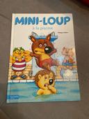 Mini-loup à la piscine