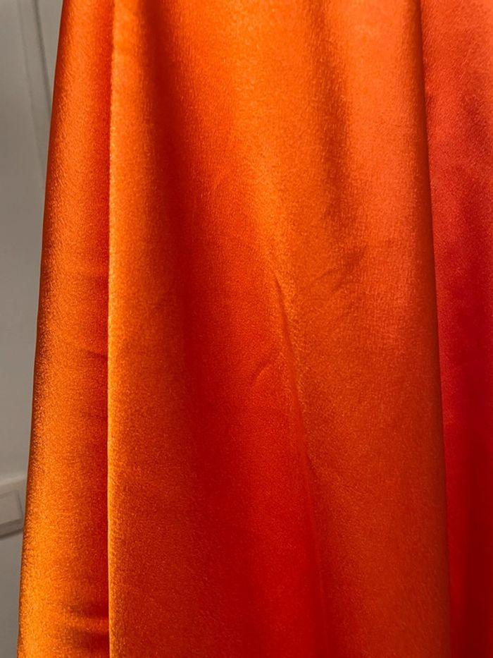 Robe longue satin orange - photo numéro 7