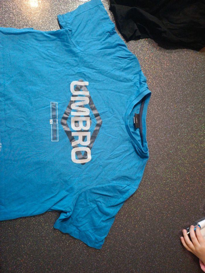 T-shirt umbro taille L - photo numéro 1