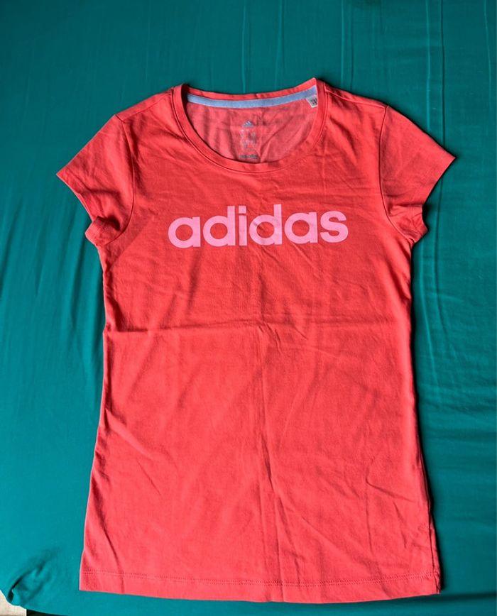 T-shirt Adidas femme neuf - photo numéro 1