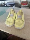 Basket jaune pastel taille 25