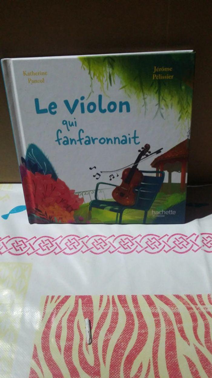 Livre le violon qui fanfaronnait - photo numéro 1