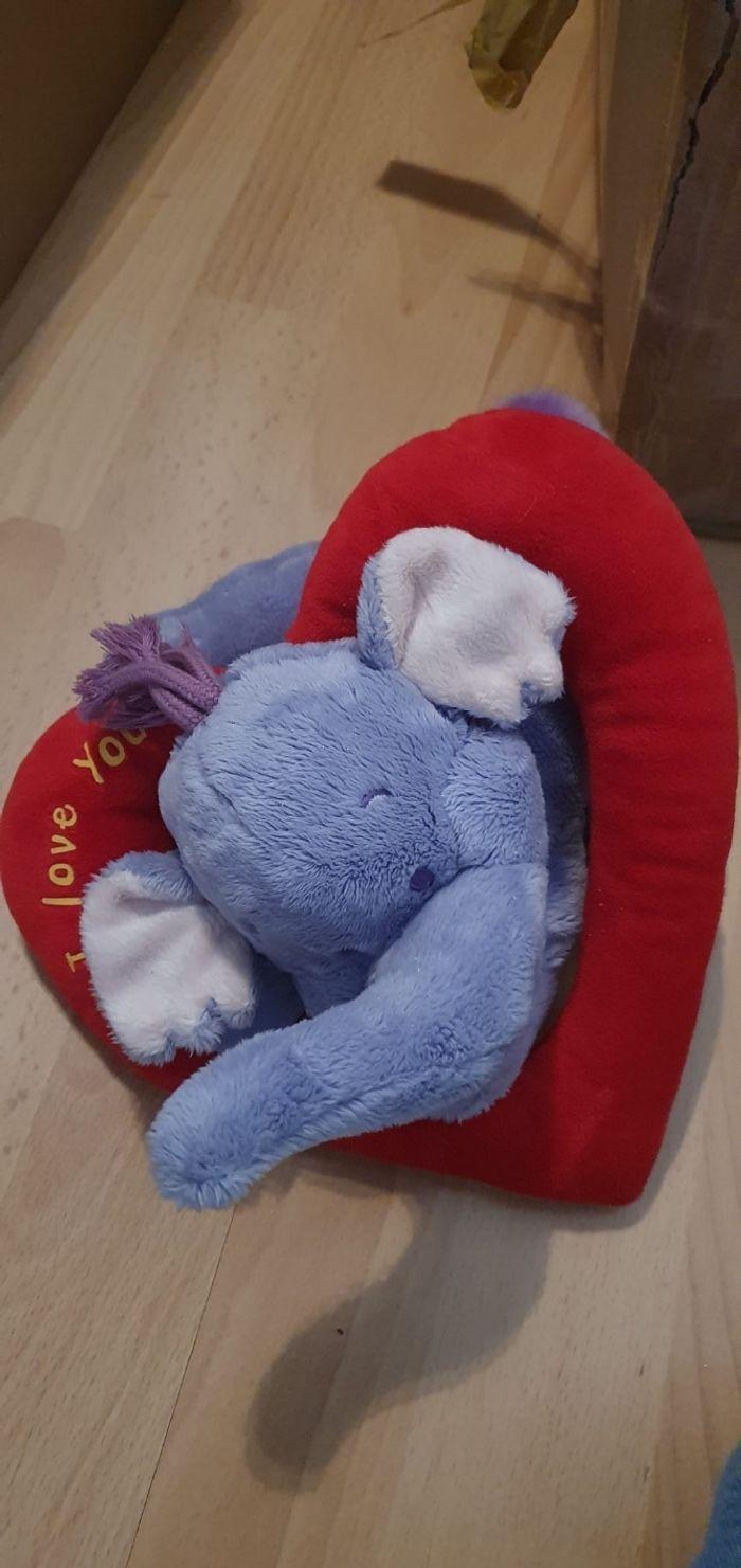 Très belle peluche efelant dans Winnie l'Ourson Disney comme neuve