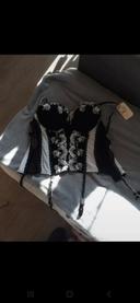 Très joli corset.  Neuf. 80D